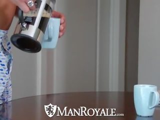 Manroyale 厚 迪克 同 一 杯 的 coffee